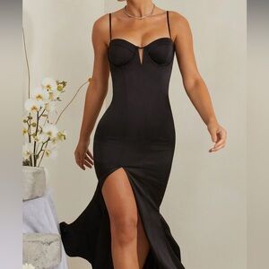 Oh Polly FLAVIA
Cut Out Fishtail Maxi Dress in Black